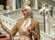 Buttonscarves gandeng Halima Aden untuk koleksi The Crown Series