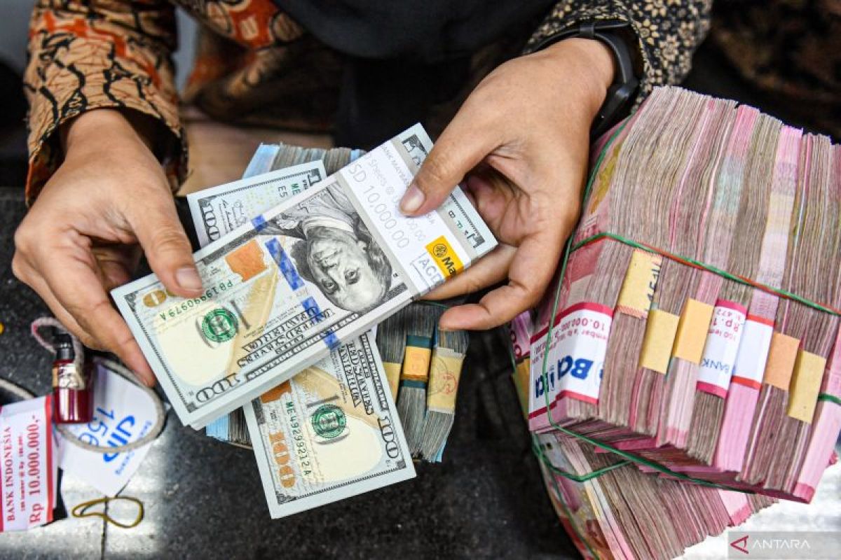 Rupiah Selasa pagi naik 22 poin berubah berubah menjadi Rp16.372 per dolar Amerika Serikat