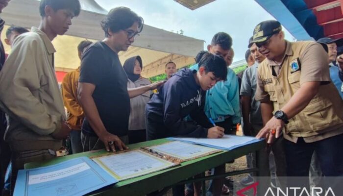 Kriminal kemarin, tawuran warga hingga polisi buru pelaku begal 