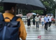 Sebagian Ibukota hujan disertai kilat dan juga angin kencang pada di malam hari