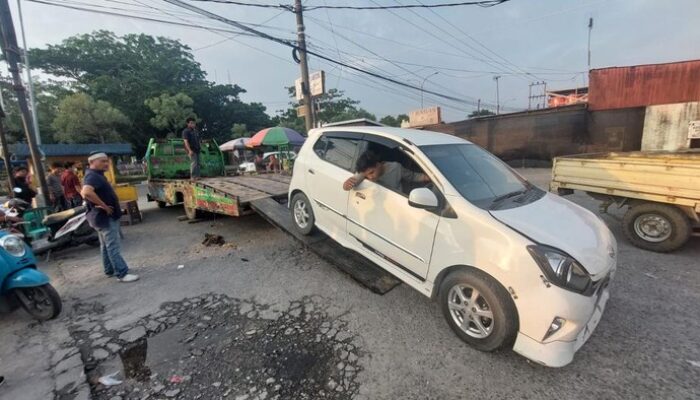 Hendak Dibawa ke RSJ, ODGJ Rebut Mobil serta Tabrak Mobil Lain pada Pekanbaru